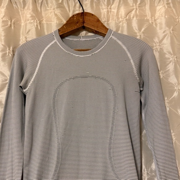 Lululemon Swiftly Tech Long Sleeve Crew Neck Shirt Black White Stripe - Picture 7 of 16